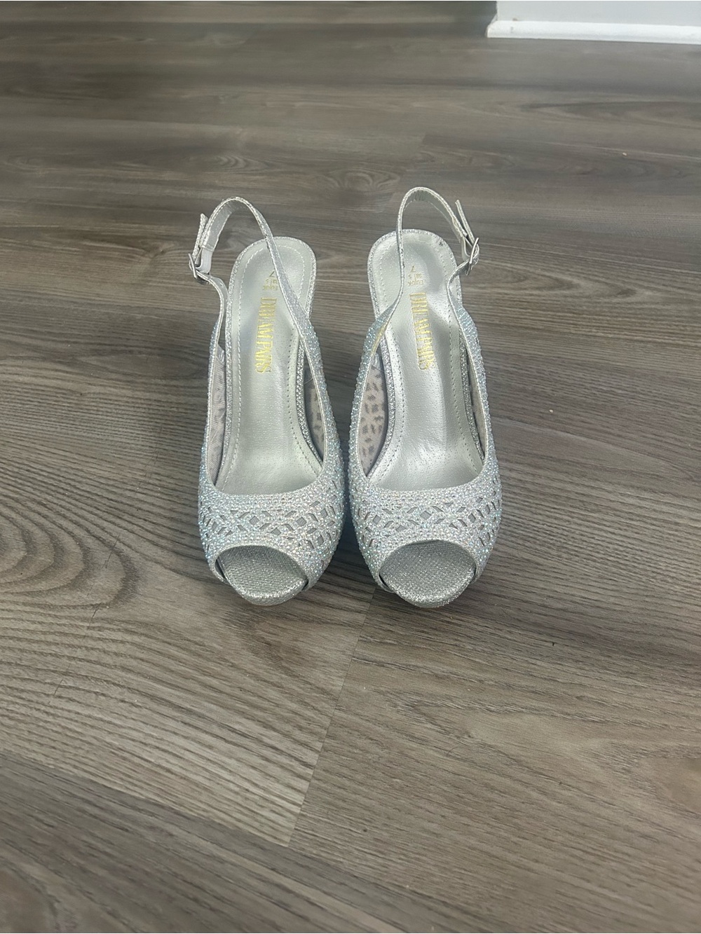 NWOT Dream Pairs Silver Glitter Peep-Toe Slingback Heels